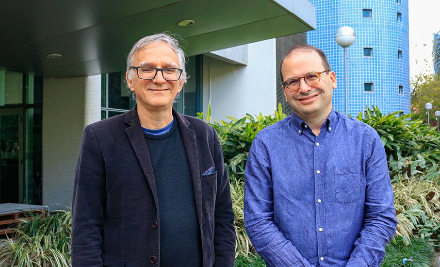 Professores da <a href="/famecospucrs/">Famecos - PUCRS</a> integram painel internacional sobre desinformação

◾️ <a href="/juremirm/">Juremir Machado da Silva</a>  e <a href="/ubimidia/">Eduardo Pellanda</a> foram convidados a integrar o Painel Internacional sobre o Ambiente Informacional, sediado na Suíça

➡️ pucrs.br/blog/professor…