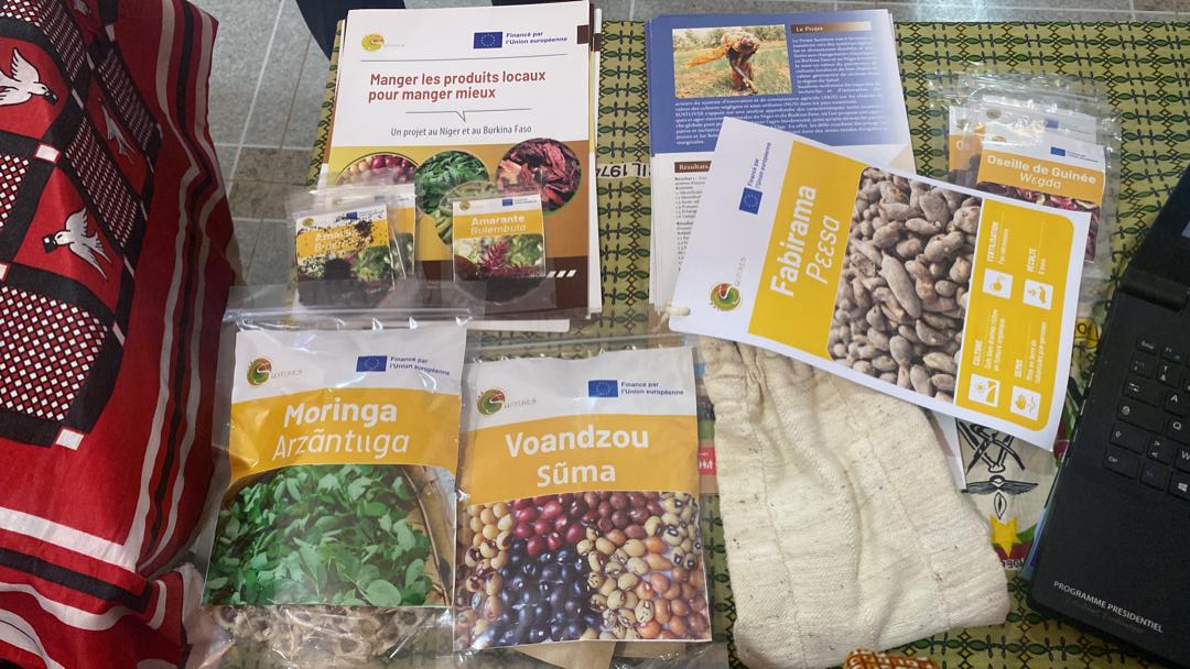 Aujourd’hui ont débute les journées des #InnovationsAgricoles de l’initiative #DeSIRA, à Ouagadougou (Burkina Faso).

Le projet SUSTLIVES participe avec un stand et sera présenté au cours de l'atelier thématique 2. 

Suivez avec nous cette première journée.
#JournéesDeSIRA2023