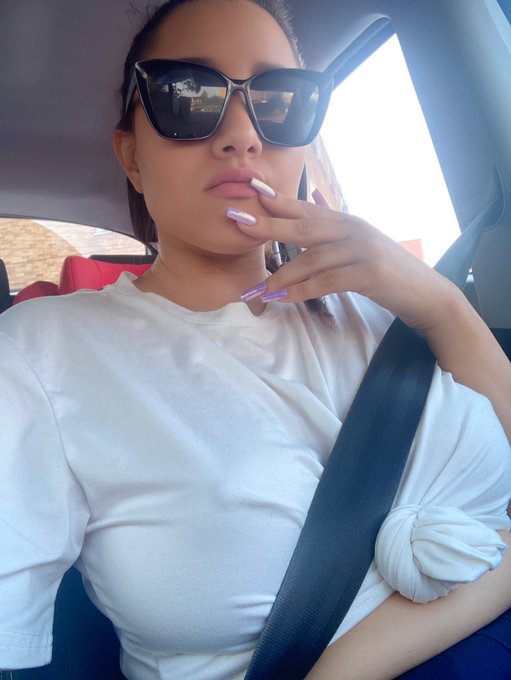 Please do not distract the driver 😜  Me: https://t.co/2o116O6mkV<a href="/tag/newprofilepic"class="tags"><span>#newprofilepic</span></a>