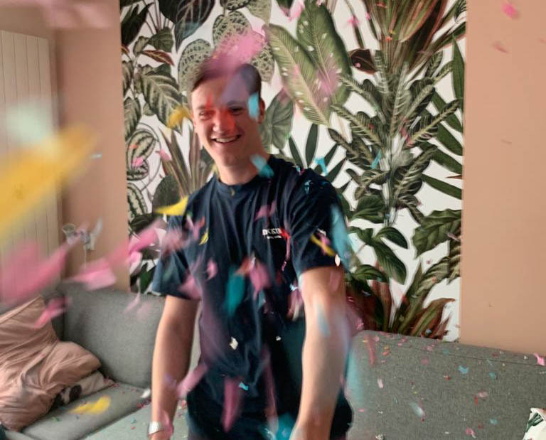 hannipius's tweet photo. Koen is geslaagd!!!!! https://t.co/KE7gsEX0KX
