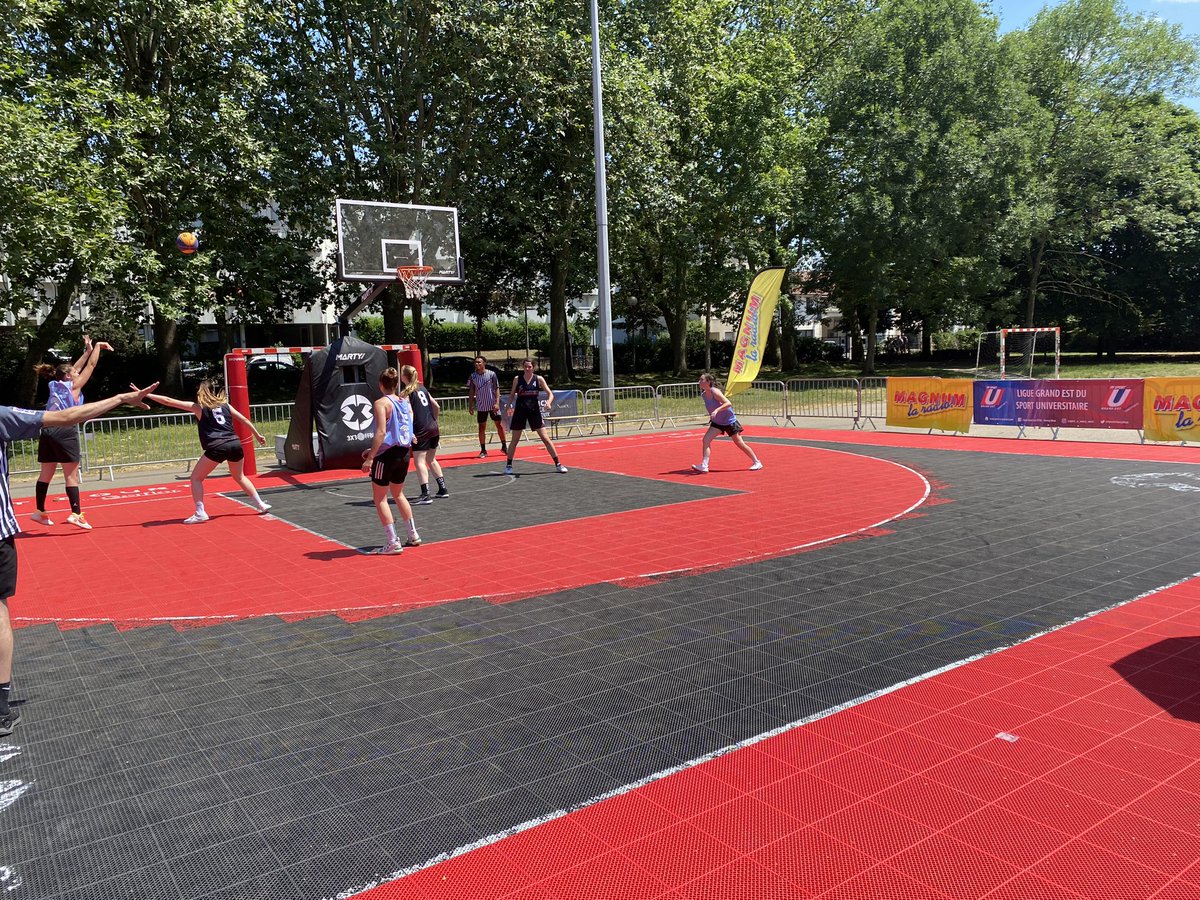 Lancement du Championnat de France Universitaire de Basket 3X3 <a href="/FFSportU/">FFSU</a> au Parc de la Pép’ @VilledeNancy ! 20 équipes Garçons et 17 équipes Filles se disputent le titre  national jusque demain après midi. Un grand merci à nos partenaires @Grand_Nancy @Departement54 + ⬇️⬇️ 🙏 ⛹️‍♀️