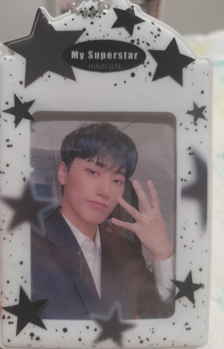 OnceuponAtiny8's tweet photo. I bought my first card holder and I'm so happy for it🥲
Also, I'm going to use the hashtags because they have to trend, this cb is going to be 🌶🔥
#ATEEX #BOUNCY #OUTLAW https://t.co/xsAJ3gOxJ8