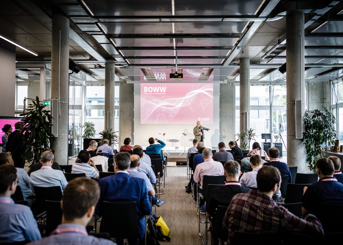 Berlin ORAN Working Week the second!🌐
After an exciting first day our second day was all about the #future-of-networks and #complexity regarding open RAN.📡

#humancenteredtechnology #technology #innovation #network #openRAN