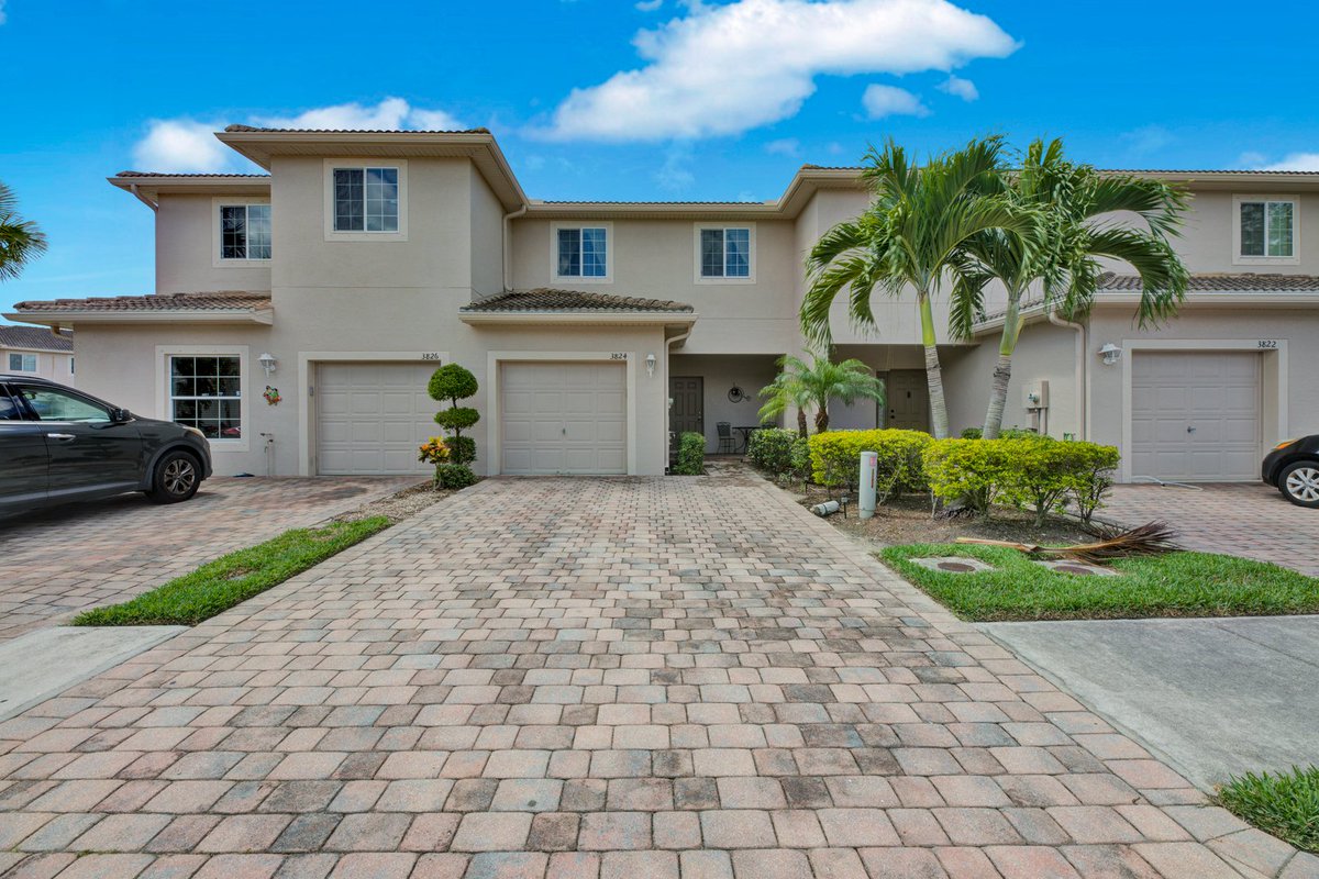 DennisWarson's tweet photo. Check out my new listing 3824 Clearbrook LN Fort Myers #FL $339,000 Enjoy the FL lifestyle in this fabulously maintained 2 story townhome in the gated community of San Simeon. Features 3 beds &amp; 2.5 baths with over 1,300 sq ft under AC #listing #RealEstate #swfl #FortMyers https://t.co/ciP3PohckB