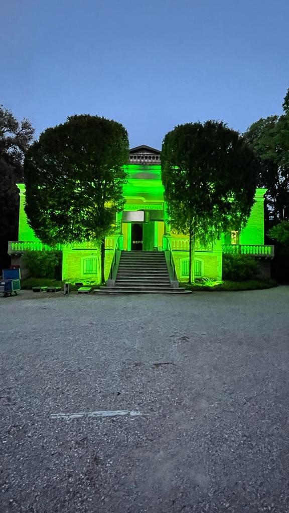 British Pavilion of the Venice Biennale goes green for Grenfell 💚

#ForeverInOurHearts
#72Months72Lives