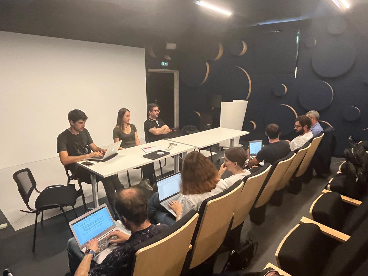 AssociuProDoc's tweet photo. L'@umrlisa, avec Pro-Doc, organisait son 2nd séminaire d'humanités environnementales. Ns avons reçu le Pr Grégory Quenet et deux de ses doctorants durant deux jours avec conférence plénière sur l’historoire environnementale et échanges entre doctorants sur leurs travaux de thèse. https://t.co/TMY32pxR4A