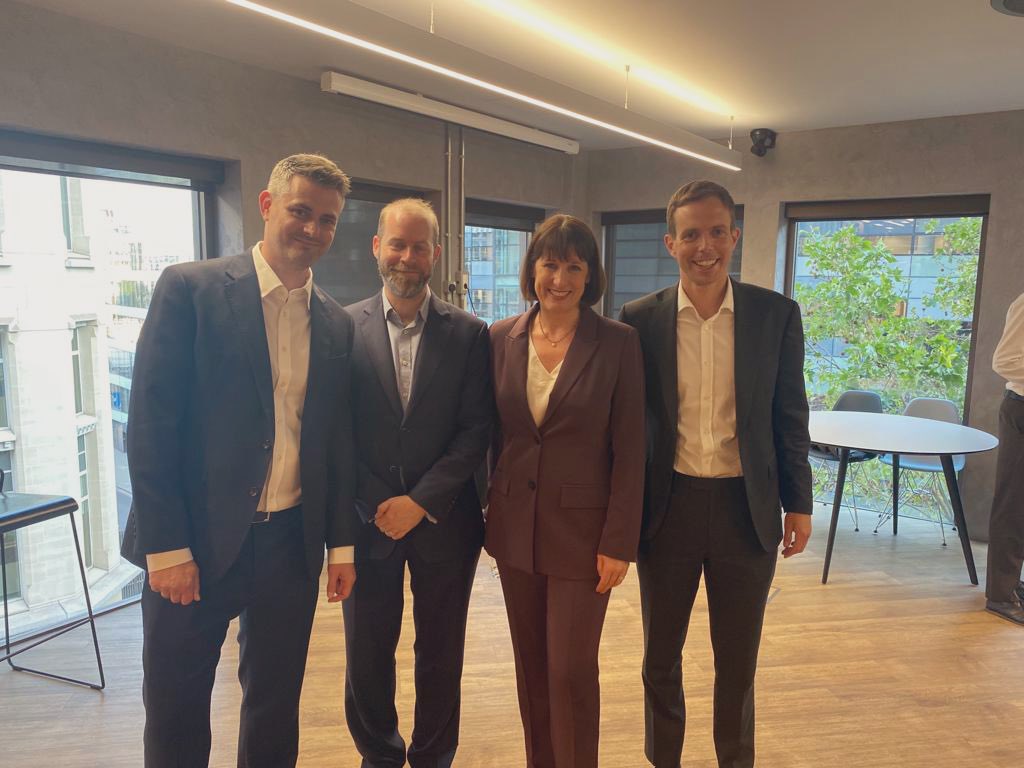 JakeBenRichards's tweet image. A great fundraising evening with @Jon4HighPeak - thank you to the brilliant @RachelReevesMP @jreynoldsMP and @campbellclaret for speaking. 

There was a real buzz in the room. Bring on the General Election! 🌹