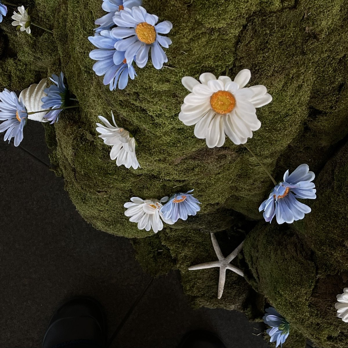 เป็นอีกงานที่ภูมิใจมากๆแม่ ต้องเสร็จภายใน 5 วันมีอยู่จริง ตอนนั้นคือลุ้นมาก ทำจนวันสุดท้ายละค่อยมาเก็บงานอีกทีตอนเช้าวันเปิด คือแพลนเลื่อนจากเมษามา ละอยู่ดีๆคือตู้มต้องเสร็จภายในต้น พค แบบตอนนั้นคือเพิ่งกลับจากเกาหลีได้ไม่กี่วันละงานที่ต้องทำคือเยอะมาก ทำงานเสร็จถึงจะมีเวลามา (1)