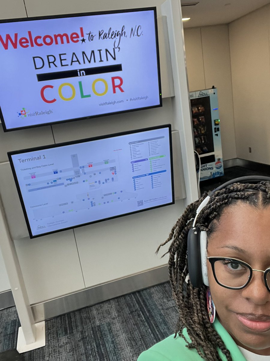 sfDevQueen's tweet photo. It’s been a year since my cup has been filled up with black love in the Salesforce ecosystem.  I can hardly wait to see an even larger sea of melanin 👩🏼👩🏽‍🦱🧑🏿‍🦱👱🏽‍♀️👩🏿‍🦰#DreaminInColor23 https://t.co/9WsB06Tdm4