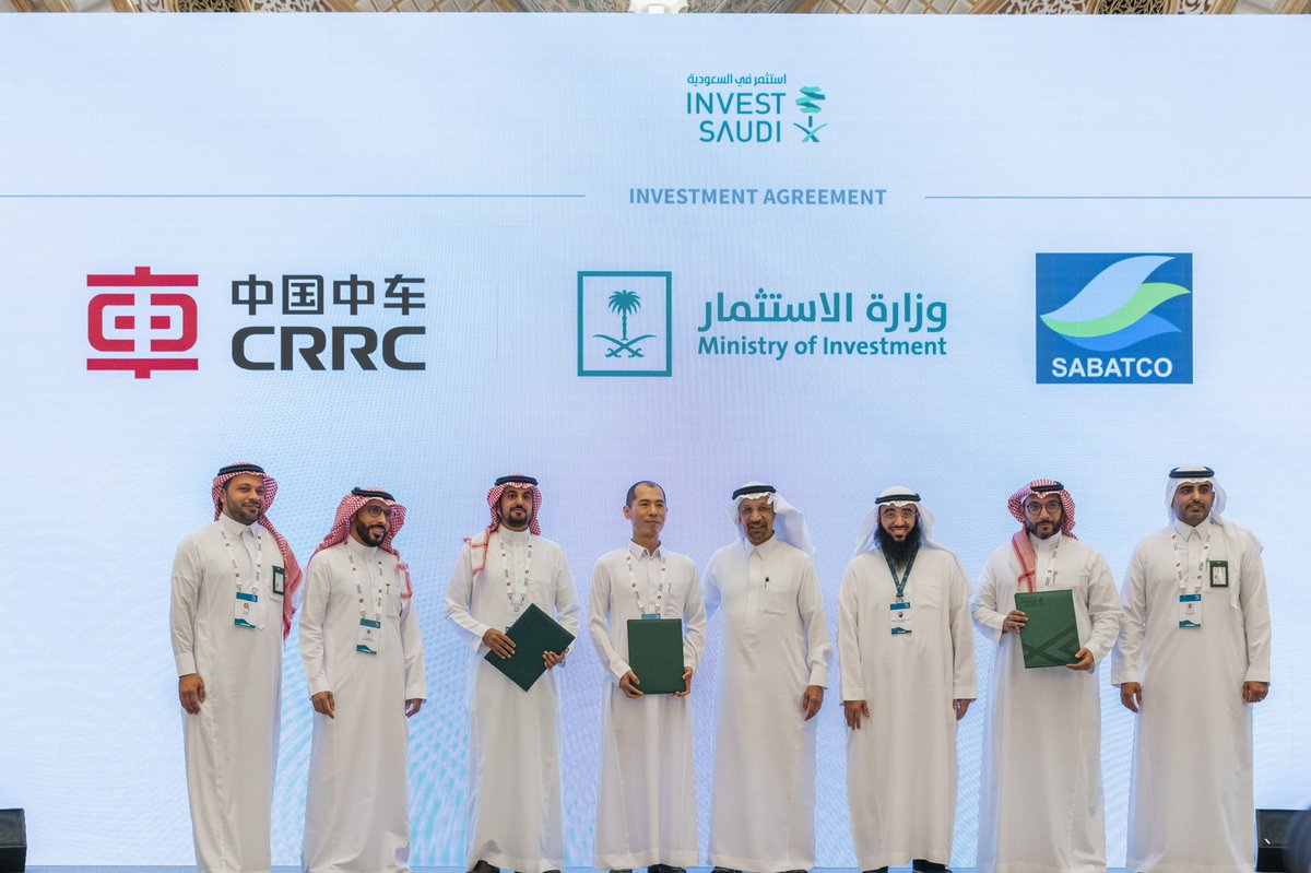 MISA's tweet photo. وزارة_الاستثمار مذكرة تفاهم مع كل من @SABATCO ، و@CRRC، خلال #مؤتمر_الأعمال_العربي_الصيني، بهدف توطين صناعة مركبات وعجلات القطارات، وتعزيز البنية التحتية للنقل في المملكة، ودعم قدرات التصنيع المحلية.
 @ArabChinaConf https://t.co/XX41rF22Hr