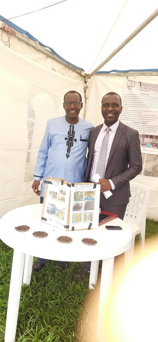 RectoratUB's tweet photo. Dans la foire de l'#APPP2023:
Les chercheurs s'investissent aussi dans la vision Burundi-2040: La rentalisation du compostiere pour un fertilisant naturel et un réchaud solaire pour une cuisson écologique @UB_Rumuri @NtareHouse @MENRS4 https://t.co/zeJUXzQFNz