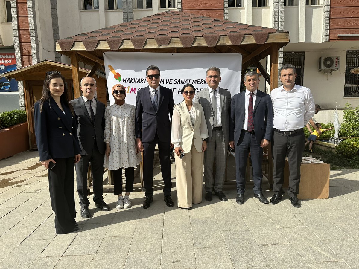 il_sesi's tweet photo. Hakkari Bilsem’den yıl sonu resim sergisi https://t.co/LCVVIhAOAa @il_sesi aracılığıyla @HakkariValiligi @bilsemhakkari1 @BilalGur30 @idrisakbiyik https://t.co/xRPtVpgTl8