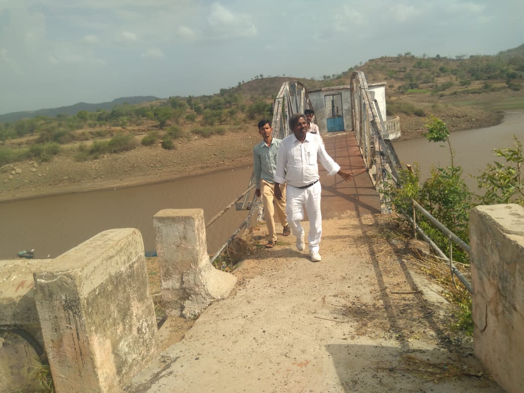 આજ રોજ લાયઝન અઘિકારીશ્રી, ડિઝાસ્ટર મેનેજમેન્ટ અને જિલ્લા પુરવઠા અઘિકારીશ્રી, છોટાઉદેપુરના અઘ્યક્ષસ્થાને "બિપોરજોય" વાવાઝોડું તથા વર્ષાઋતુ ૨૩ સંદર્ભે સમીક્ષા બેઠક યોજવામાં આવી તથા રામી ડેમ તેમજ આજુબાજુના સંભવિત અસરગ્રસ્ત ગામોની મુલાકાત લેવામાં આવી.<a href="/revenuegujarat/">Revenue Dep. Gujarat</a> <a href="/collectorcu/">Collector Chhotaudepur</a>