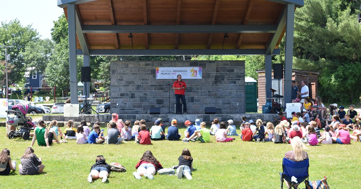 One week away! Everyone is welcome to attend National Indigenous Peoples Day in Huntsville next Wednesday June 21. Enjoy interactive traditional Indigenous arts, crafts, exhibits, and a live performance by Shawnee Kish at River Mill Park! Learn more: huntsville.ca/NIPD2023
#NIPD