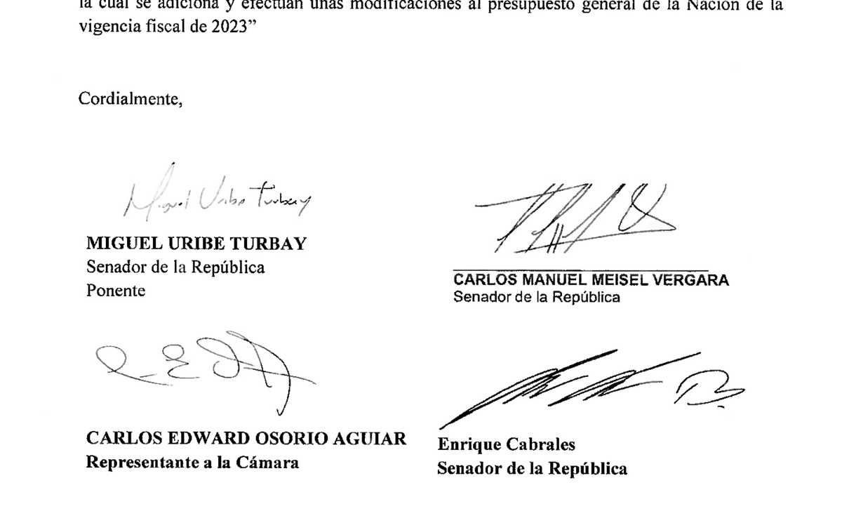 Wilson Arias (@wilsonariasc) on Twitter photo Acá están, estos son los nombres de los congresistas del <a href="/CeDemocratico/">Centro Democrático</a> que están pidiendo NO ADICIONAR $1,3 billones al presupuesto de Agricultura y $225 mil millones al presupuesto de Educación. Acá están, estos son los nombres de los congresistas del <a href="/CeDemocratico/">Centro Democrático</a> que están pidiendo NO ADICIONAR $1,3 billones al presupuesto de Agricultura y $225 mil millones al presupuesto de Educación.