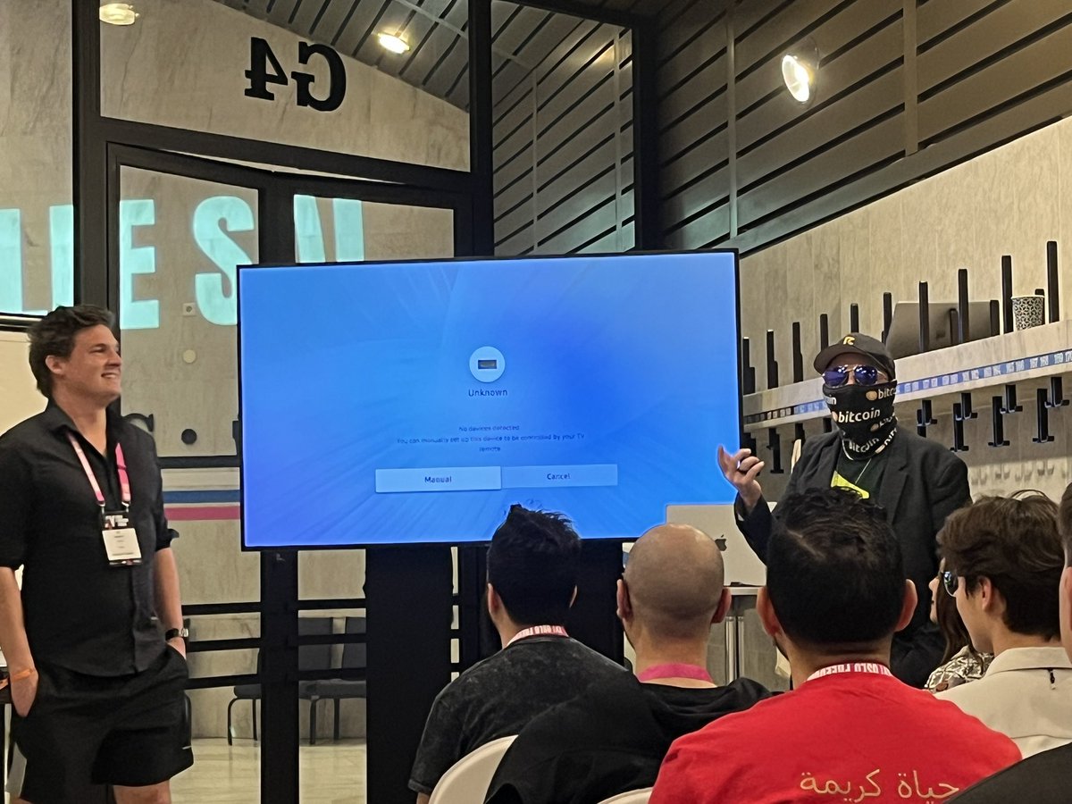 Bas_02's tweet photo. Damus nostr workshop starting!
Come down to the financial freedom room!
#FreeZaps 💜 https://t.co/uk9Hsvtetp