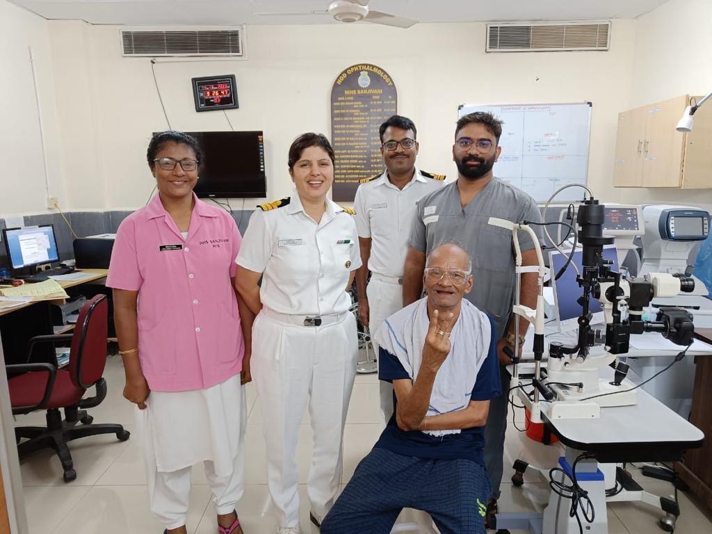 By the combined efforts of #INHSSanjivani's medical team, Govt Old Age home reps. & #NWWA(SR) members, Shri Sebastian underwent successful cataract surgery & laser procedure, restoring his vision in both eyes. (2/2)
#RestoringHope
#WeCare
#शंनोवरुणः

@IN_HQSNC 
@giridhararamane