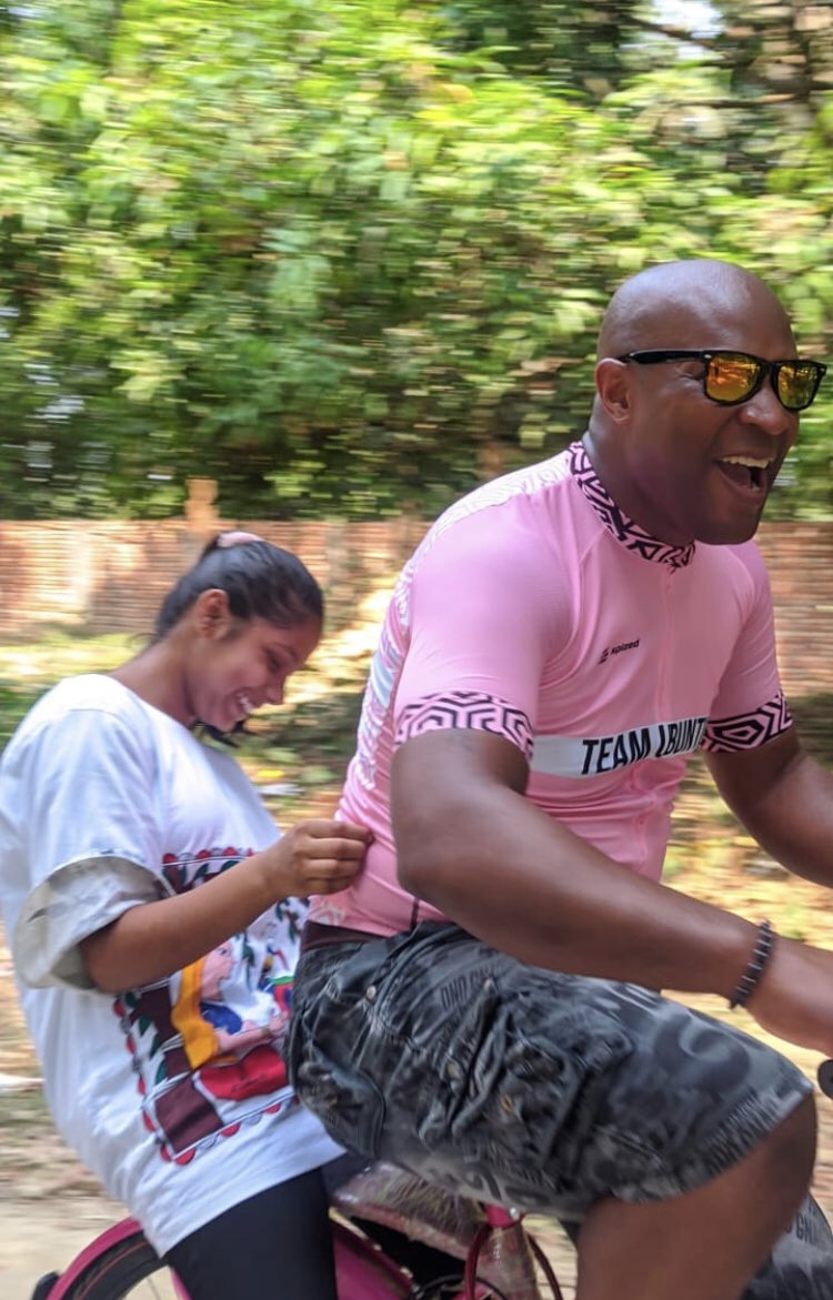 DrMoncrieffe's tweet photo. Cycling Mithila arts and Imigongo fusion of vivacity by @AngeloMutangana👊🏾✅🙏🏾Original cross-cultural education, arts and humanities fusion 🇬🇧🇳🇵🇷🇼 @DrMoncrieffe @nubnepal @ChasteUwihoreye #ubuntucyclingstyle👊🏾 https://t.co/v4Bzb62MNa https://t.co/fBshVhNR0B