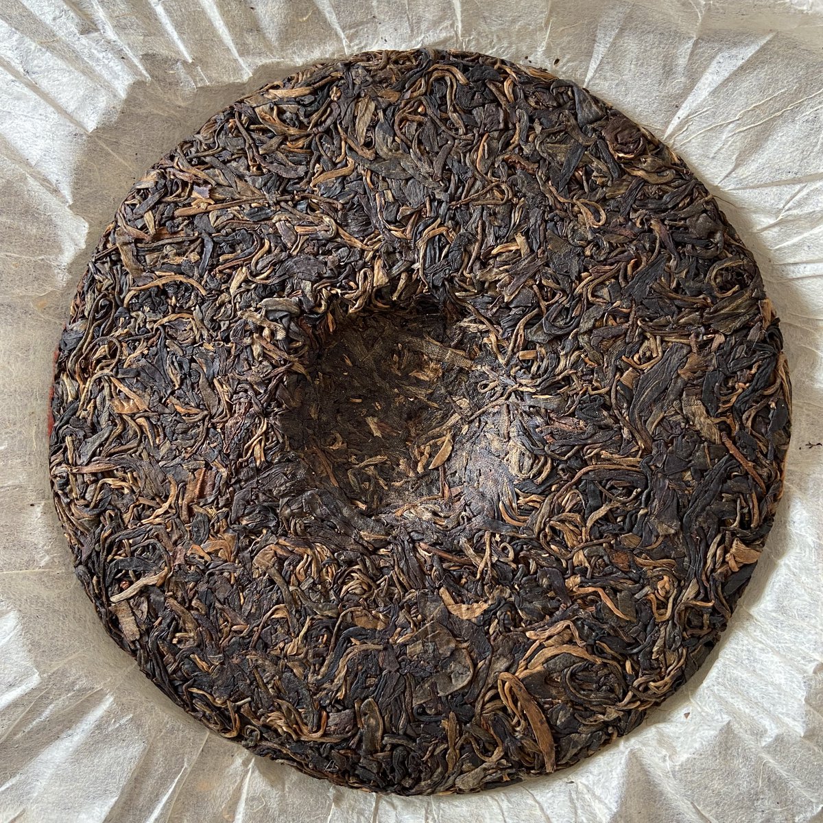 kingteamall's tweet photo. “Lv Xing Xing” ( Green Stars) using wild tea from Yiwu tea region by #fuhai tea factory in 2005 year.
Sweet, resilient, inner strength and well balanced.
.
.
.
.
.
#yiwuwildtea
#puerhtea
#shengpuerh
#kingteamall
#tea #teatime #tealife #teaaddicts https://t.co/sNQykkaLJN