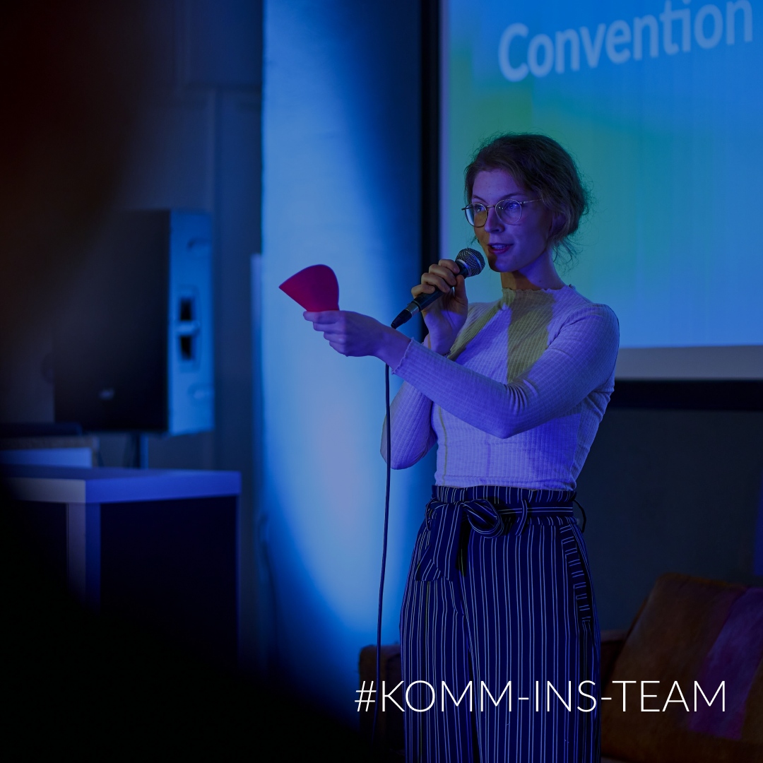 jugendpresse's tweet photo. Du interessierst dich für Medien und Arbeit mit Jugendlichen und konntest bereits erste Erfahrungen in der Projektarbeit sammeln? Dann komm in unser Team! 📸🔧

Die vollständigen Stellenausschreibungen findest du auf unserer Website. Wir freuen uns auf deine Bewerbung! https://t.co/dCFpYtCjzh