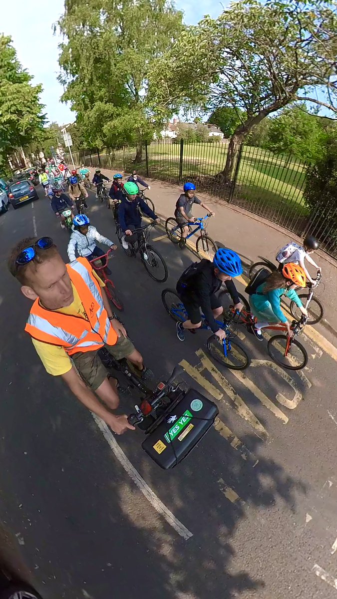 Cycling to school helps…

🔥 combat climate change
🚘 reduce congestion 
💷 save money 
🫁 clean the air
💪🏻 improve public health 
👥 community cohesion
🎶 spread happiness 

Join the #BikeBus movement in transforming the journey to school for the better! 🚲🎶✊🏻🌍 1/2