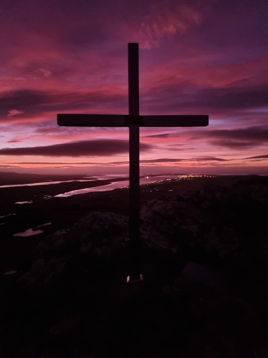 RosCheek's tweet photo. Sunrise, Tumbledown 14 June 2023. Liberation Day. We will remember them. #freedom #Tumbledown #scots_guards #peace https://t.co/KQhwmKr4fg