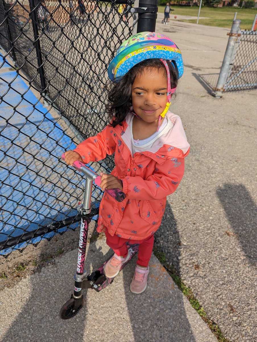 It was great to see all the <a href="/StBernardDPCDSB/">St. Bernard of Clairvaux</a> 🐻s biking, rolling and walking to school today! #BikeMonth2023 #walktoschool