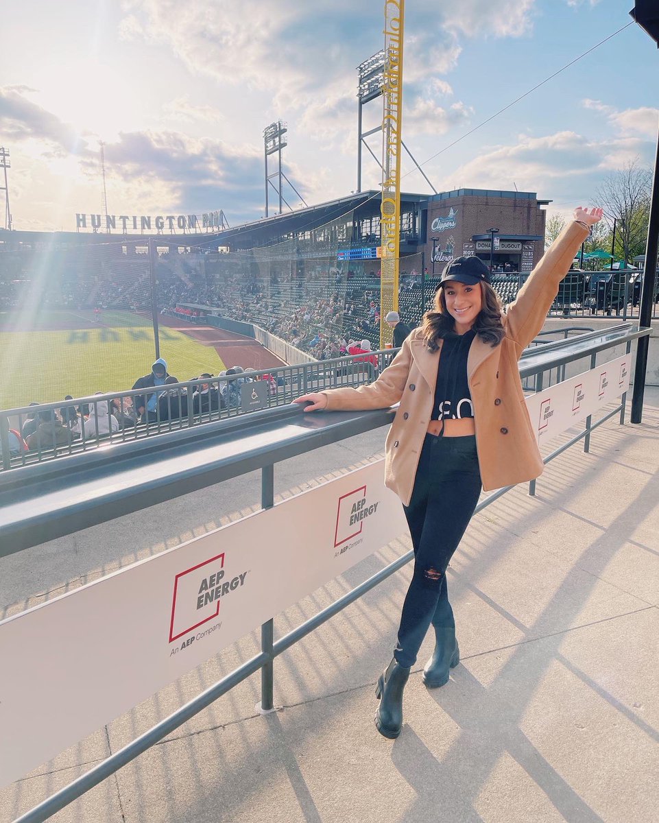 AnnaHoffmanTV's tweet photo. Happy 614 day, Columbus❤️ 

So lucky to live in such an amazing city with the most amazing people. Cbus is growing and changing everyday and I feel blessed to be a part of it! Here are a few fun memories from this past year 🏙️ https://t.co/ERXVH44Dfx