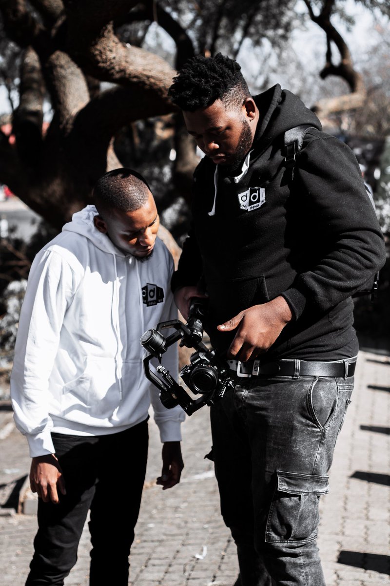 MoneyWorld_DDi's tweet photo. SHOT VISUALS FOR MY UPCOMING SINGLE 📹
Photographer: @TaX_Ndika
#daidengiso #moneyworld_ddi https://t.co/915Ng7Llyr