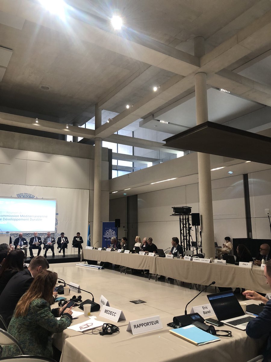 DIMED_MEAE's tweet photo. A l’occasion de la 20e réunion de la Commission Méditerranéenne de Développement durable #CMDD à #Marseille 🌍
Dont la 🇫🇷 prendra la présidence durant 2 ans,
Ouverture de la table-ronde « économie bleue durable » par l’Ambassadeur @karimamellal
#MCSD2023 #BarcelonaConvention https://t.co/7zgJgXD4Lu