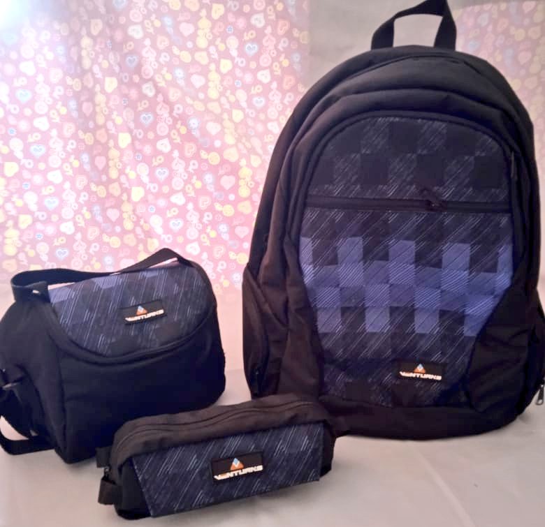 VenturasGroup's tweet photo. 🔸Combo Escolar 
VENTURA'S

Modelos y Colores Surtidos 
Disponible Ya en Venezuela 
Somos
#Venturas 
#ColecciónVenturas 
#FabricaDeBolsosEnVenezuela https://t.co/gET2TZoFyz