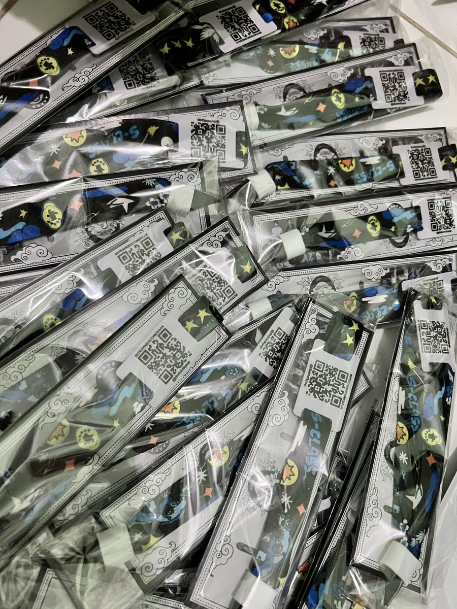 districtkpop's tweet photo. WTP tiket skz s-class ready banyak karena lebih order 🤡 

hihiii preview freebies album skz yg order disini 🥰 https://t.co/yiJ3mdioY5
