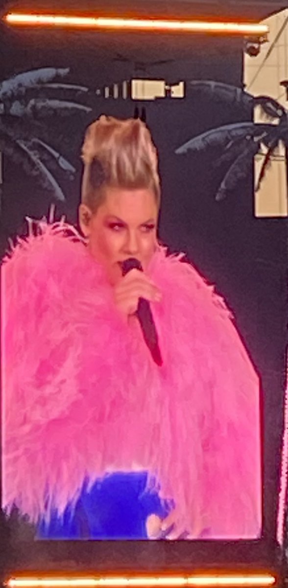 @Pink you were amazing as was willow. Ty for a wonderful time last night!