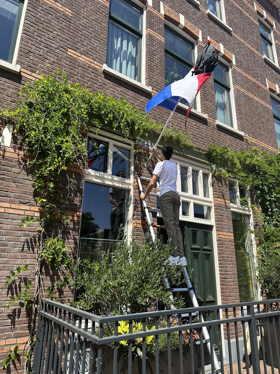 hugodejonge's tweet photo. Ontzettend trots en dankbaar. Onze Ismaël geslaagd! 💪🏼📚🙏🏼 https://t.co/xwsR8fnM8T