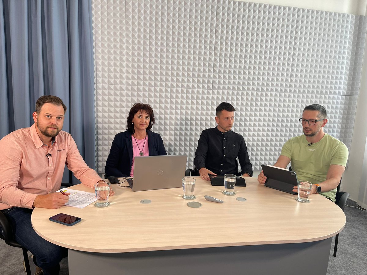 NPI_CR's tweet photo. Právě začíná kulatý stůl na téma ICT revize: s čím vám pomůže konzultant ŠVP, IT guru, KIM? Pozvání přijali Šárka Mikesková, Martin Mareš a Tomáš Bazalík, moderuje @p_polivka.
Připojte se k živému vysílání: https://t.co/zIFgDCdnvj
#myjsmenpi #myjsmedigi #revizeICT #npodigi https://t.co/l5apruQR6Y
