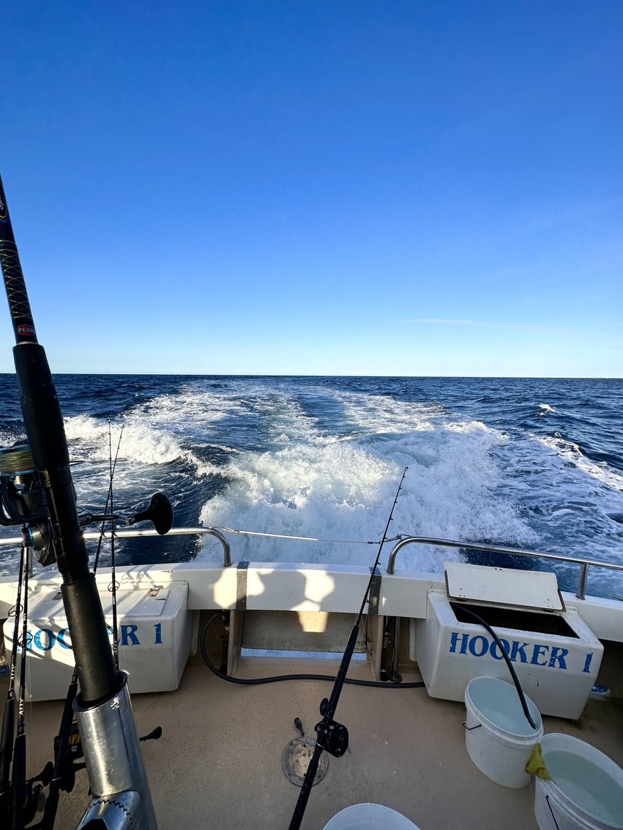 90_frog's tweet image. Fishing at sea😋