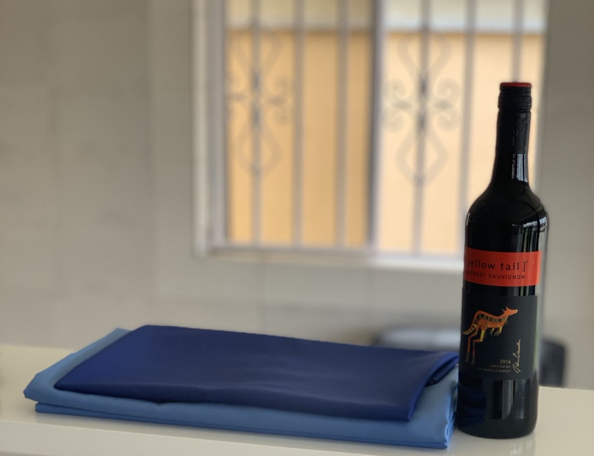 The perfect combination for a luxurious evening.

#vendabuy #ClassicWine #VintageFlavors #CheersToTradition #yellowtail #cashmere
