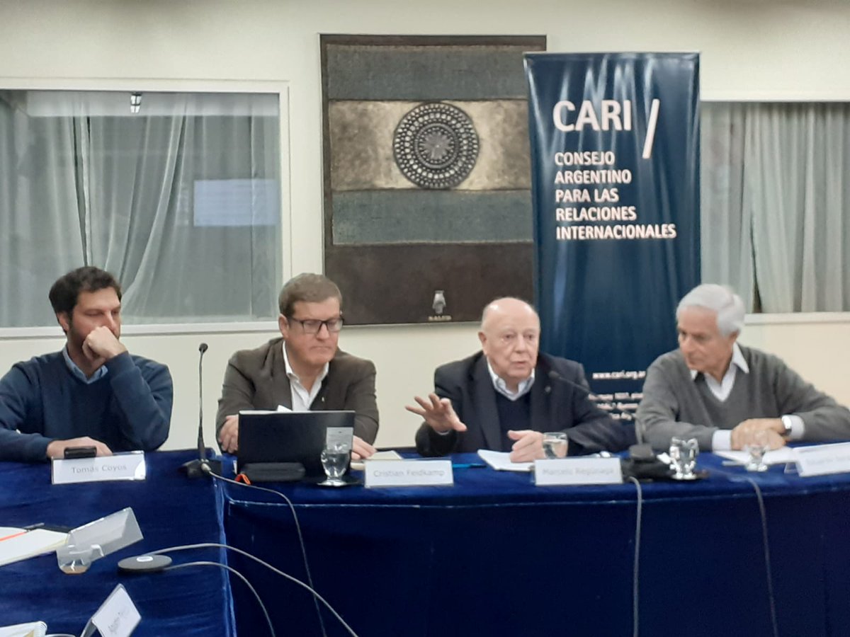 GPSLatinAmerica's tweet photo. ⚡#EnEsteMomento: 
Se esta llevando a cabo una nueva Reunión del Foro Institucional #GPSArg, en el @CARIconsejo, en el cual se están tratando temas como el plan de sistemas productivos y la #bioconomia como estrategia para el desarrollo de #Argentina. 

@atejedar @ochoa_paloma https://t.co/9W1uzlenDE