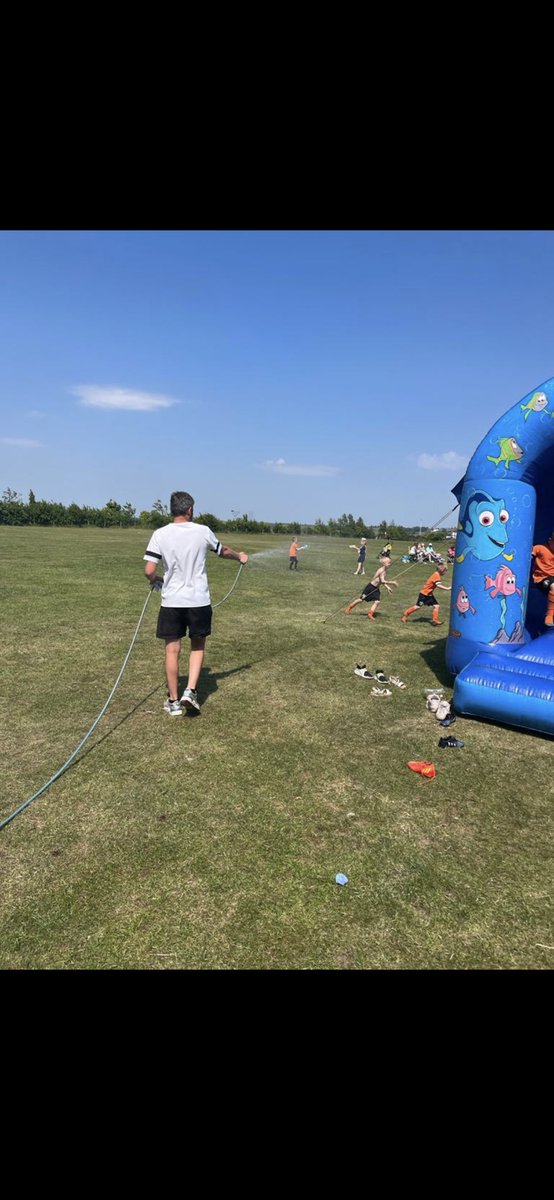 GlensideJuniors's tweet photo. U6s fun in the sun. https://t.co/tEmQm7XP92