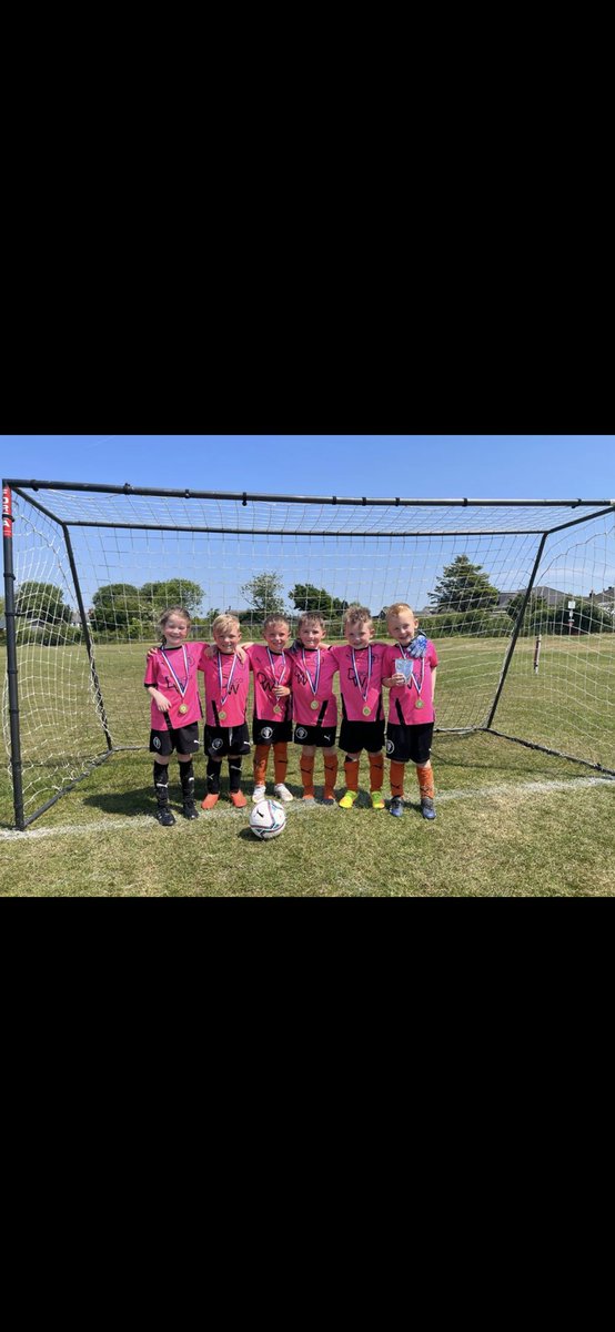 GlensideJuniors's tweet photo. U6s fun in the sun. https://t.co/tEmQm7XP92