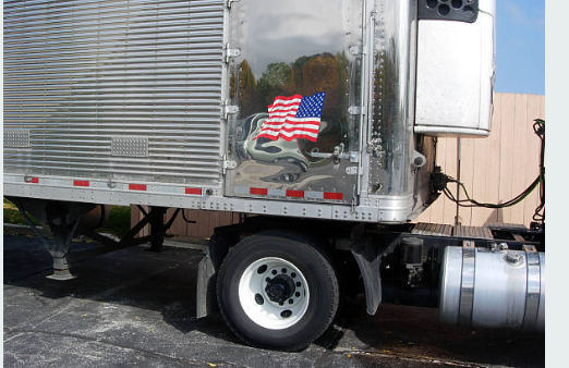 maxxima's tweet photo. Celebrating Flag Day with Maxxima - where patriotism hits the road! Let the stars and stripes guide our way as we honor the American spirit and the hardworking truckers who keep our nation moving. #Happyflag #MaxximaTrucking #FlagDay #FlagDay2023 https://t.co/y0FR0B1rqN
