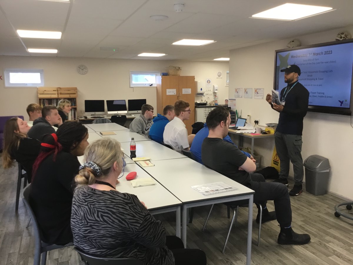 IttLeeds's tweet photo. Travel Training at @westoaksleeds https://t.co/Gprb0tIXJR