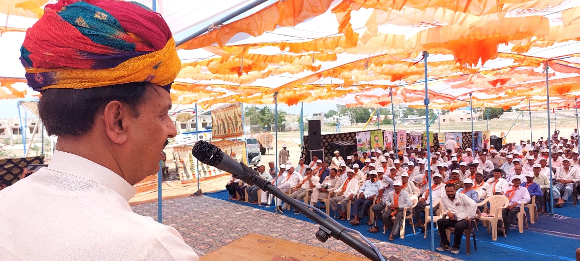 सेवा, सुशासन एवं गरीब कल्याण के अभूतपूर्व 9 वर्ष पूरे होने के अवसर पर आयोजित 'महा-जनसंपर्क अभियान' के तहत आज राजस्थान प्रवास के दूसरे दिन उदयपुर देहात के खेरवाड़ा विधानसभा में आयोजित विशाल लाभार्थी सम्मेलन में सम्मिलित होकर केंद्र सरकार किसानों, वंचितों, महिलाओं एवं दिव्यांग जनों