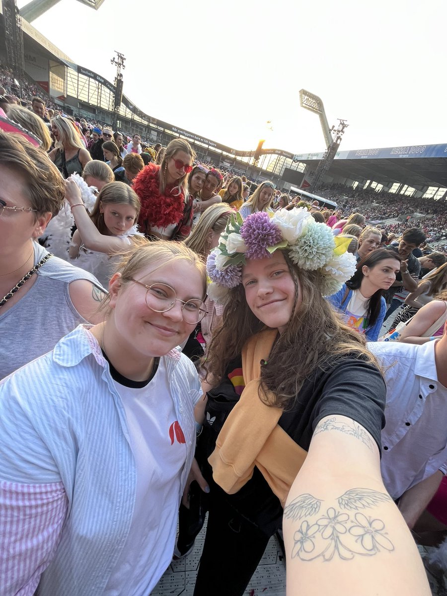 TGIFrida's tweet photo. Best friends appreciation tweet because I’m soft👹
Far from everyone is pictured here, but I hope you all know how much you mean to me❤️ https://t.co/yTfJ7BU2sc