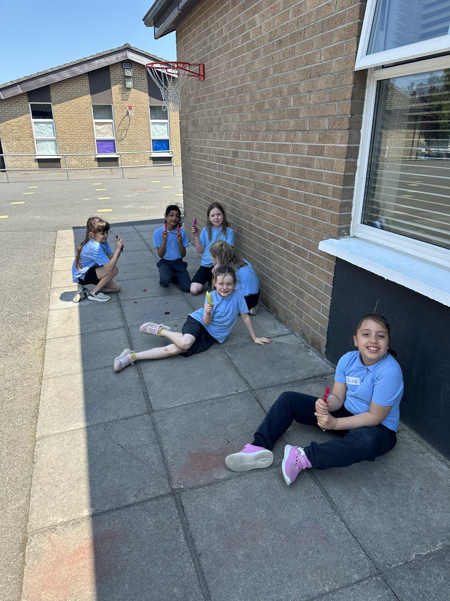 Hazel Ryan tweet media