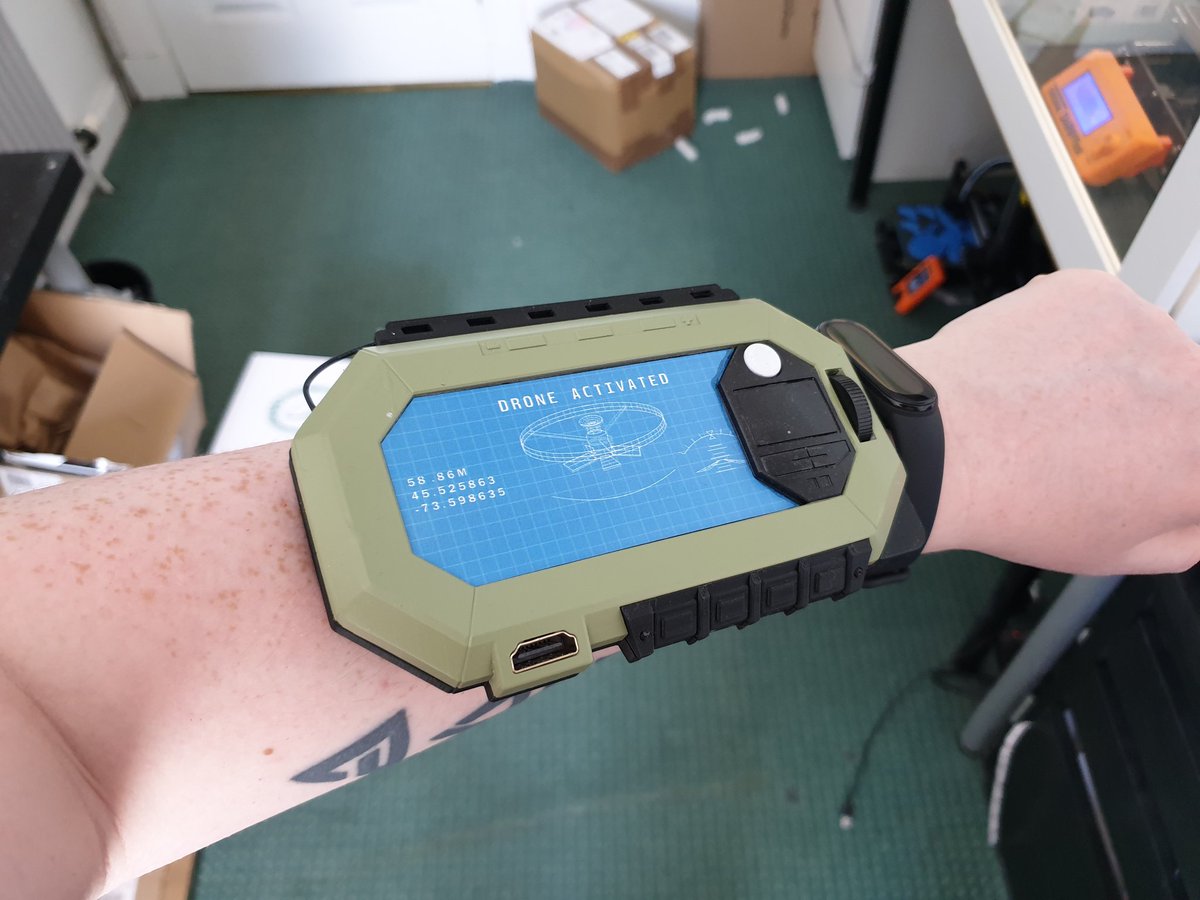Andarne_'s tweet photo. Finished a replica of Lion's EE-ONE-D scanner! #rainbowsixsiege https://t.co/QGeQyhpaCx