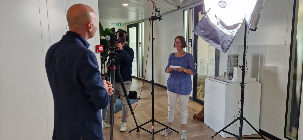 One of the reasons is that we are launching our new report, "The Secret Diaries of 3 B2B Marketing Managers", with a movie featuring Micha Isacson, Linda Geerdink and Patrick Aalbers. Here is a sneak peek at the behind-the-scenes of the filming. You can tell it will be great!