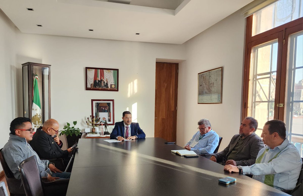 martibatres's tweet photo. Iniciamos el día reunidos con el secretario de Desarrollo Económico, @FadlalaAkabani, y el equipo de la @SeGobCDMX para abordar temas relacionados con la atención a diversas problemáticas sociales. https://t.co/vXMxSy4nup