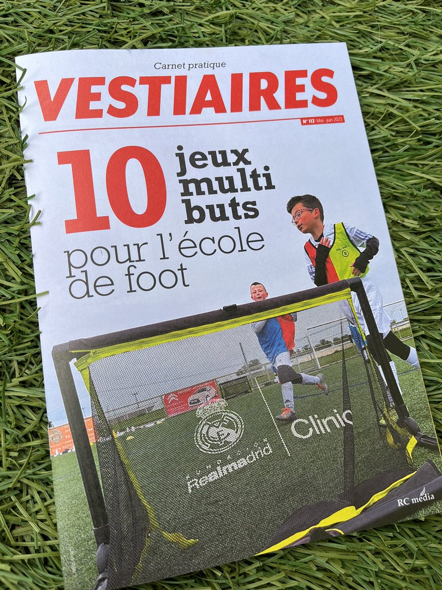 SHoebrechts's tweet photo. 👉 Le dernier numéro de @VestiairesMag est sorti !
📐 Retrouvez mon carnet pratique :
10 jeux multi buts ! 🥅 ⚽️ 💥
Exemple : comment protéger l’axe à la perte de balle ? 🤔
#football #coaching #CoachSeb https://t.co/wrHvJRSKOC