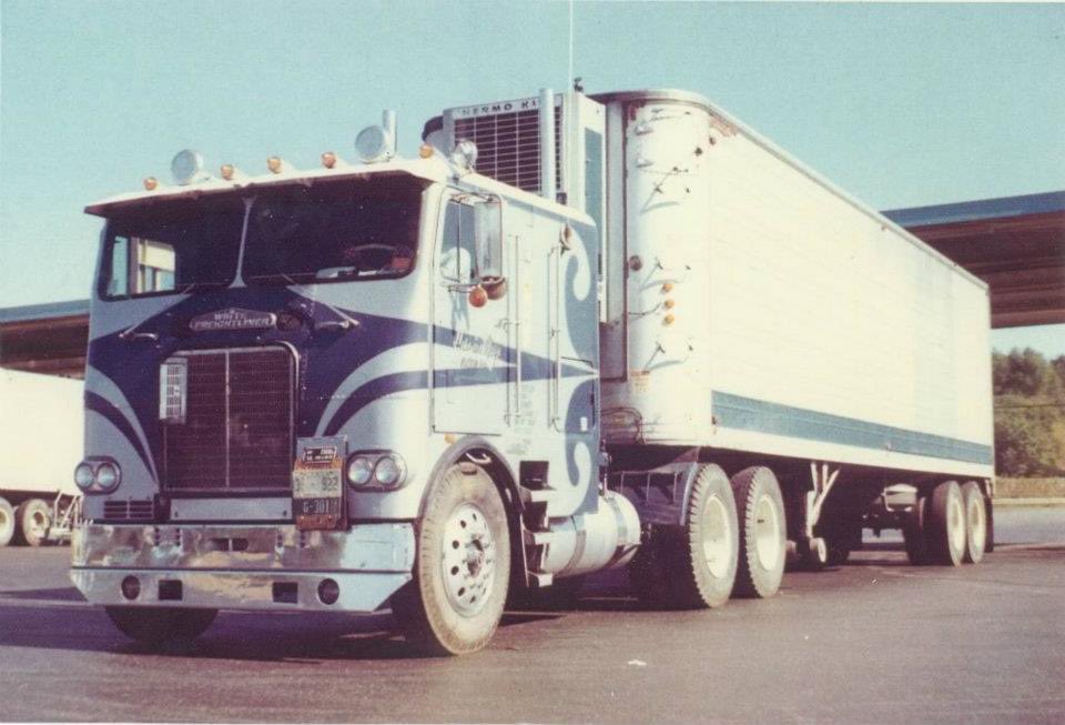 Classic Class! 😎

#thedirtyoldtrucker #oldtrucks #oldschooltrucks #oldschooltruckers #oldschooltrucking #whitefreightliner #whitefreightliner